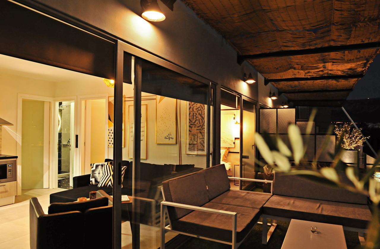 The Athenians Modern Apartments Bagian luar foto