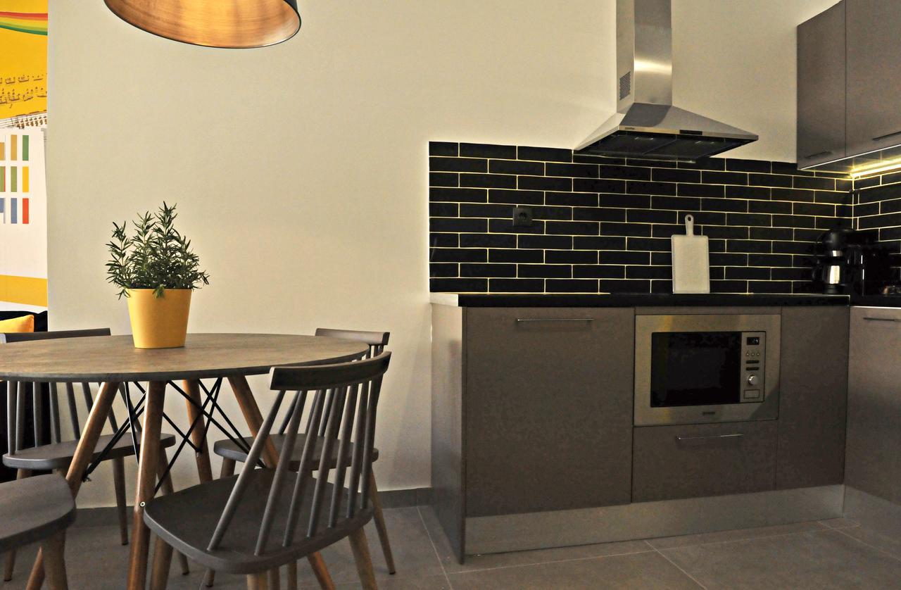 The Athenians Modern Apartments Bagian luar foto