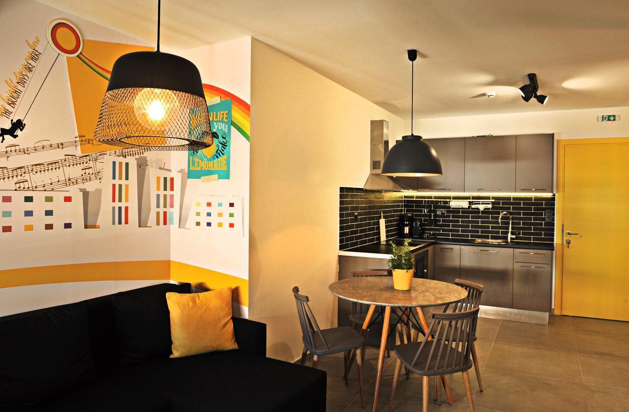 The Athenians Modern Apartments Bagian luar foto