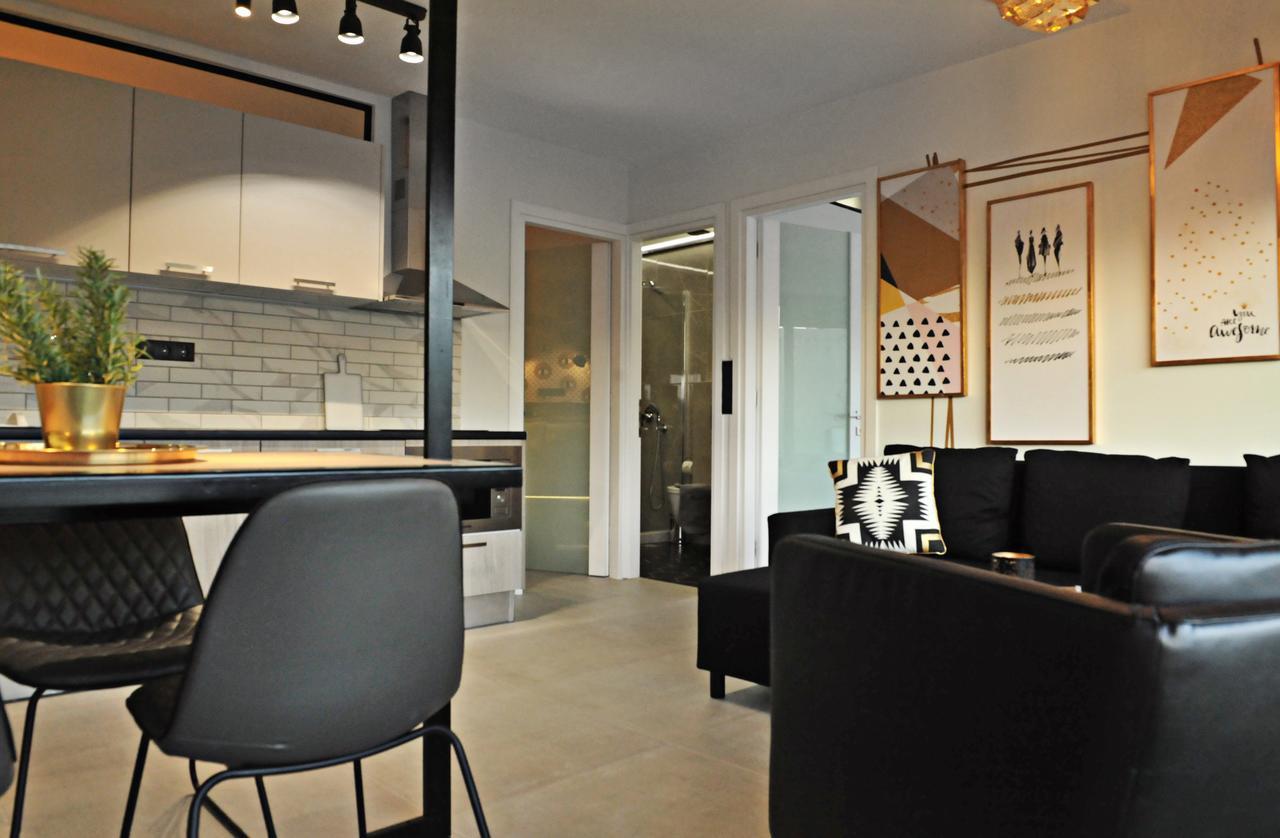 The Athenians Modern Apartments Bagian luar foto