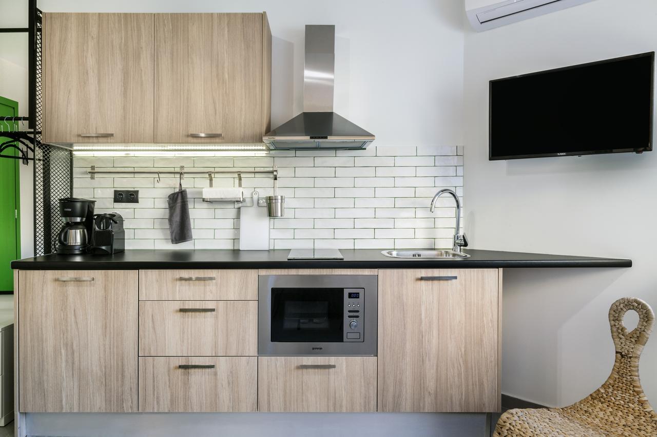 The Athenians Modern Apartments Bagian luar foto